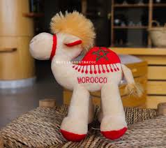 PELUCHE CHAMEAU MAROC ROUGE GF